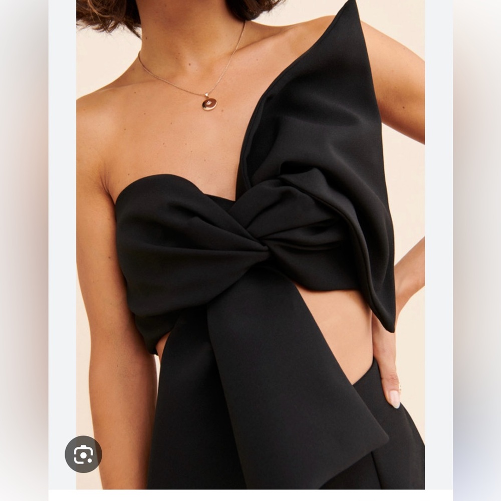 Zeta Bianca tied bow top. Size 6